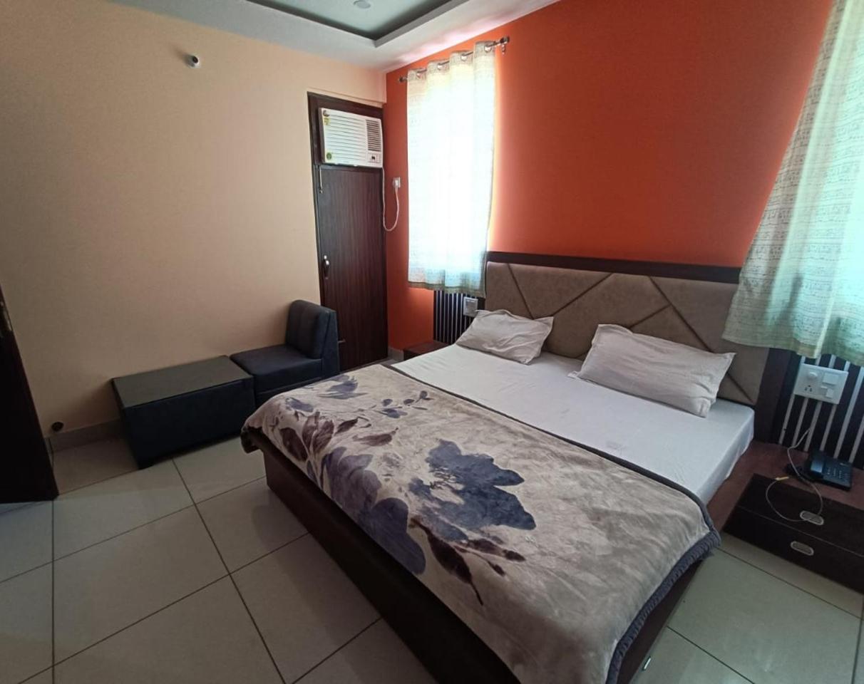 Om Hotel Rohtak Bagian luar foto